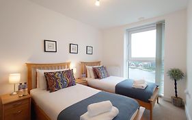 London Excel Stays - Three Bed Serviced Apartment